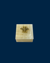 Cargar imagen en el visor de la galería, Caja Cancún Abeja
